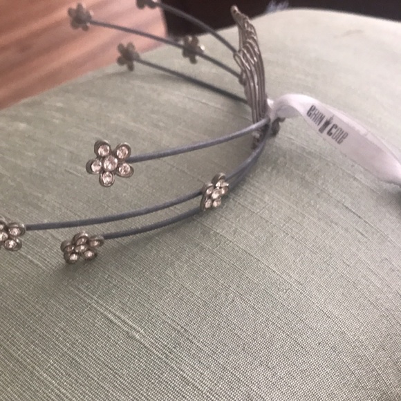 Vintage tiara so unique brand Erin cole - Picture 5 of 5